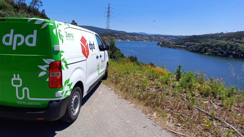 A Nespresso, em parceria com a DPD Portugal, deu início às entregas 'verdes' gratuitas em veículo elétrico no Porto.